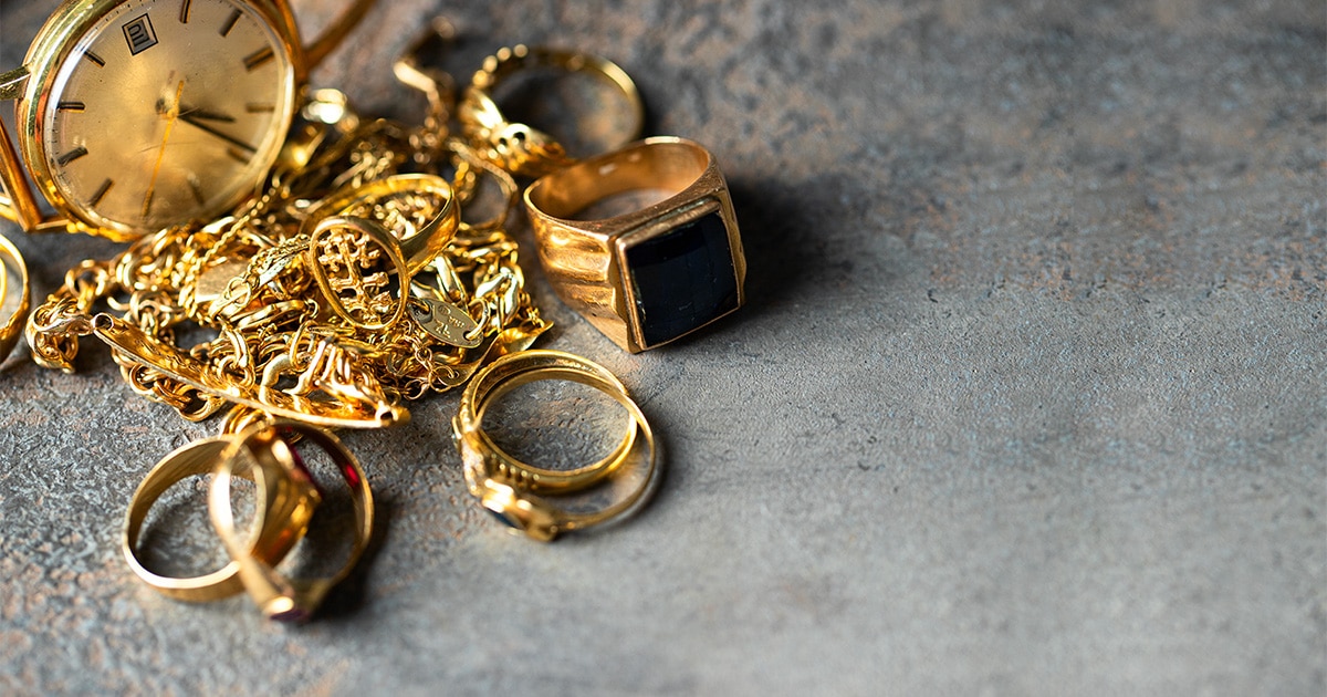 How to Turn Old Jewelry Into Holiday Cash 1