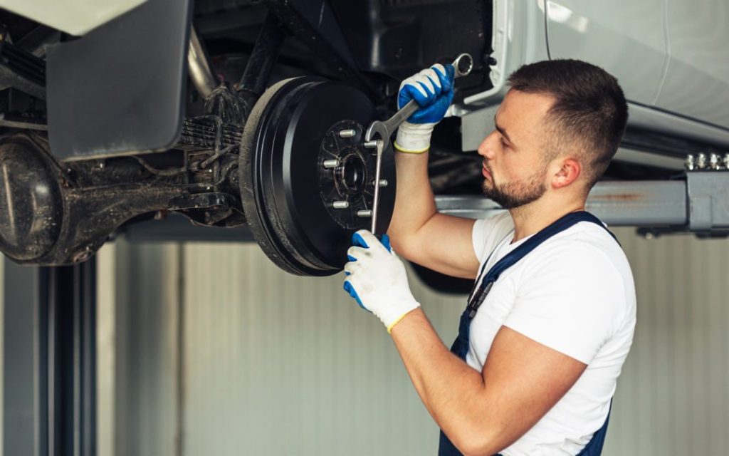 Don’t Ignore These 5 Warning Signs of Brake Trouble